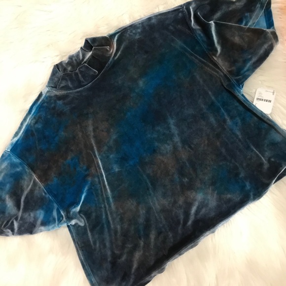 We The Free Tops - NWOT Free People Velvet Blue Tyedye Cropped Tee